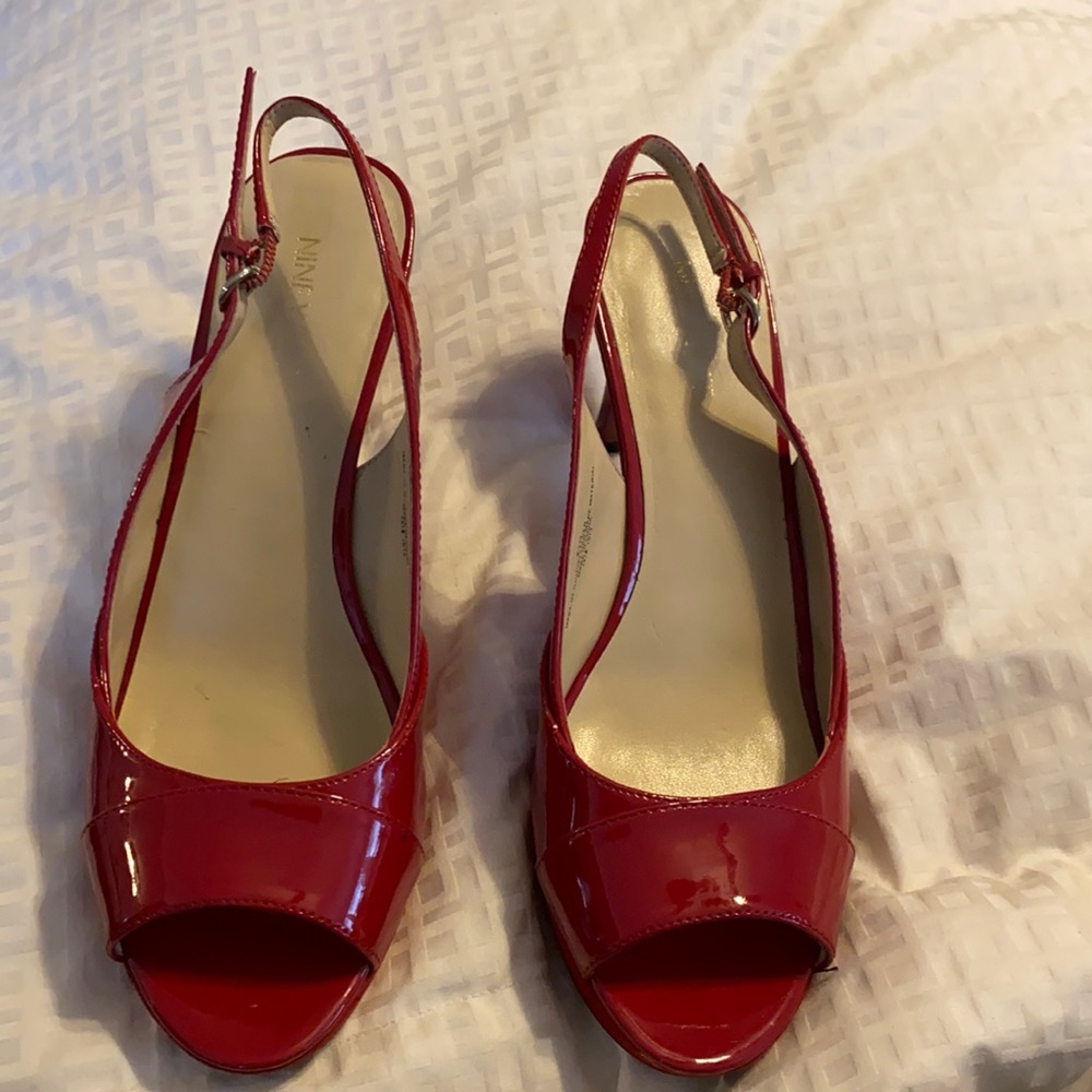 Red Nine West low heel size 8.5